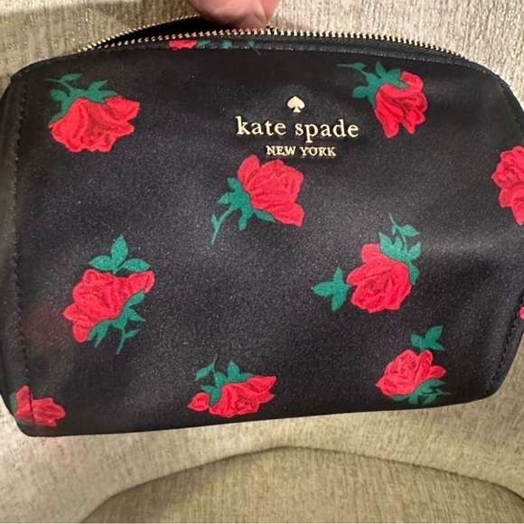 NWT Kate Spade Chelsea Rose Toss Printed Black cosmetic Bag - Picture 6 of 12